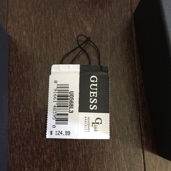 Rose gold tone GUESS watch - Picture 5 of 8